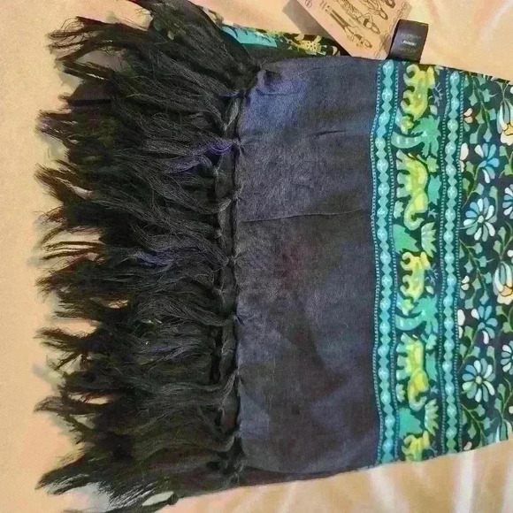 NWT Casual Movements Sarong Wrap. Green, blue elephants with fringe - Picture 2 of 11